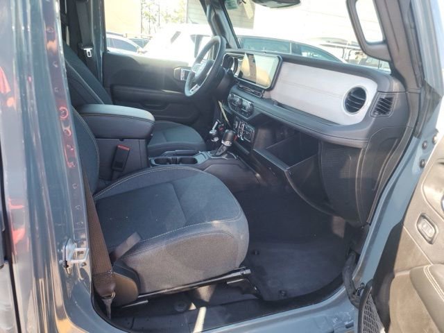 Used 2025 Jeep Wrangler Sahara 4xe image 10