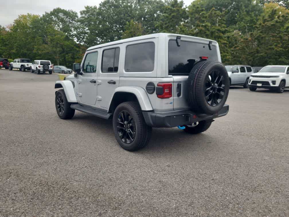 Used 2023 Jeep Wrangler Unlimited Sahara w/ Cold Weather Group AWD/4WD image 9