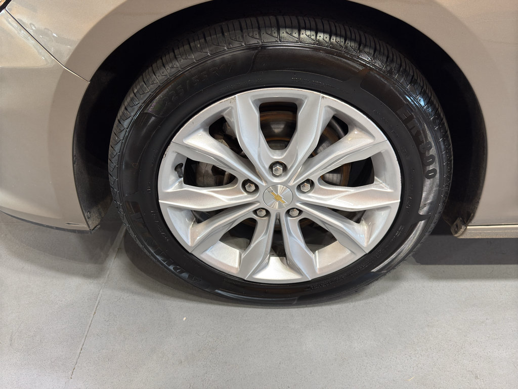 Used 2025 Chevrolet Malibu LT FWD image 9