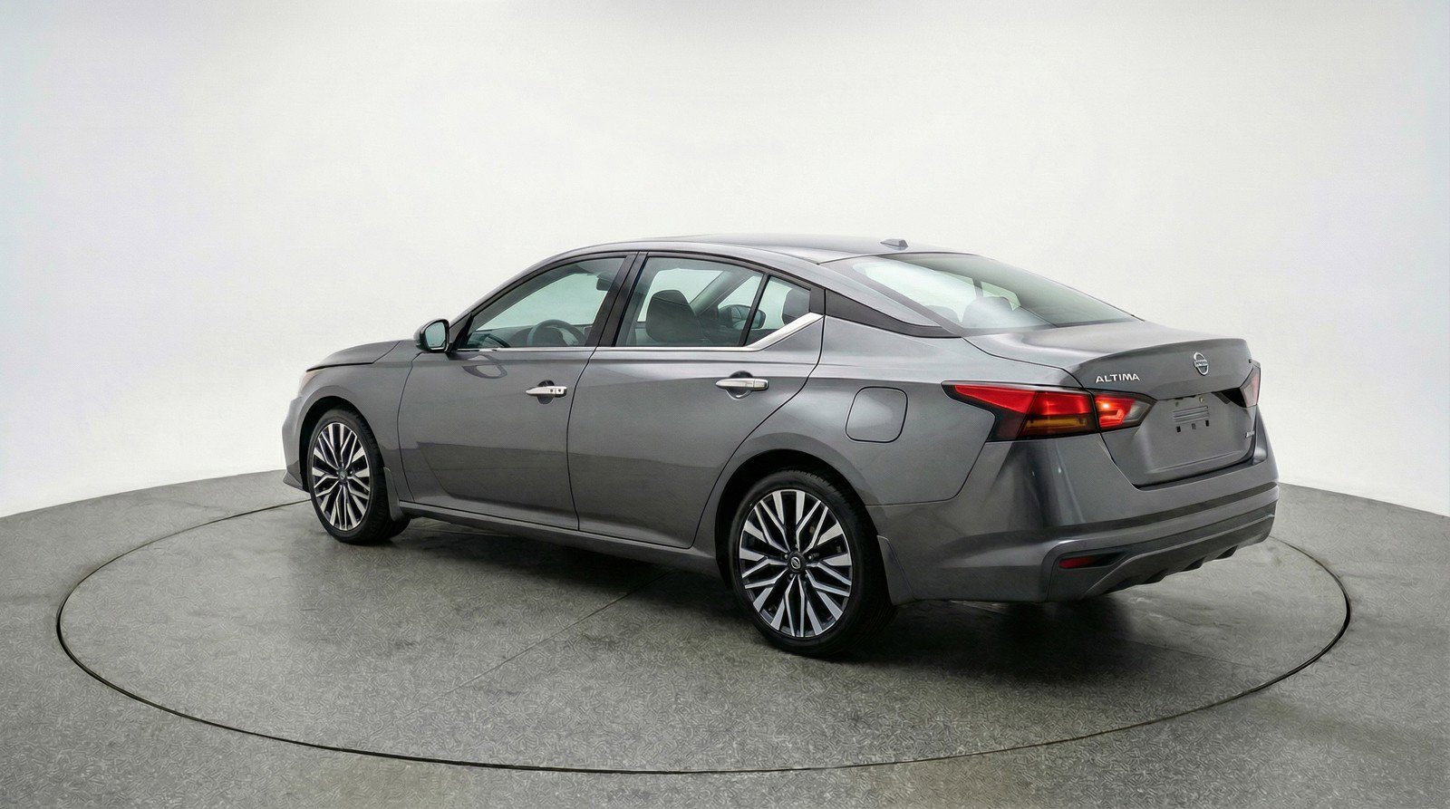 Used 2025 Nissan Altima 2.5 SV image 6