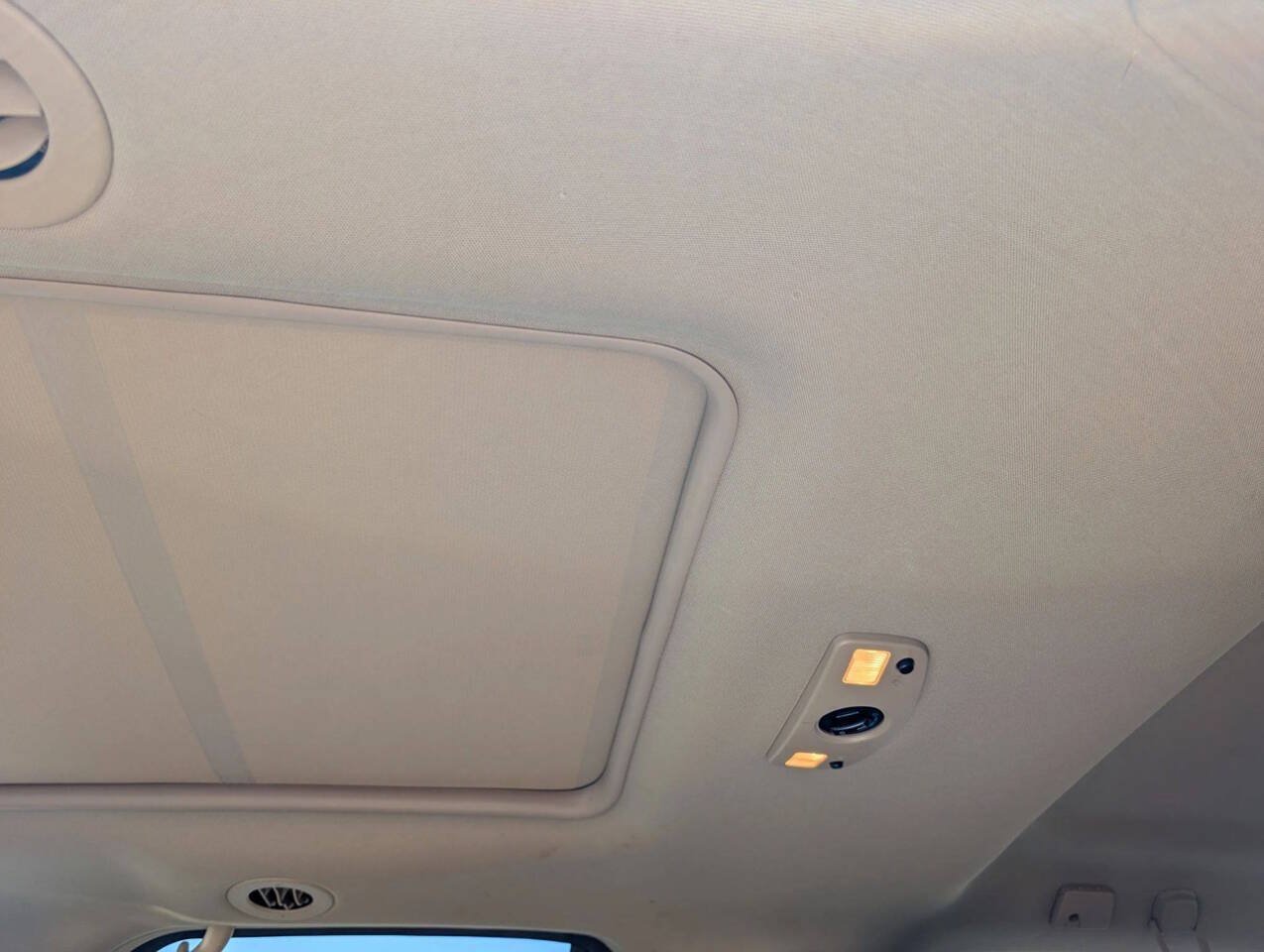 Used 2009 Cadillac SRX AWD w/ Third Row Seating Package image 16