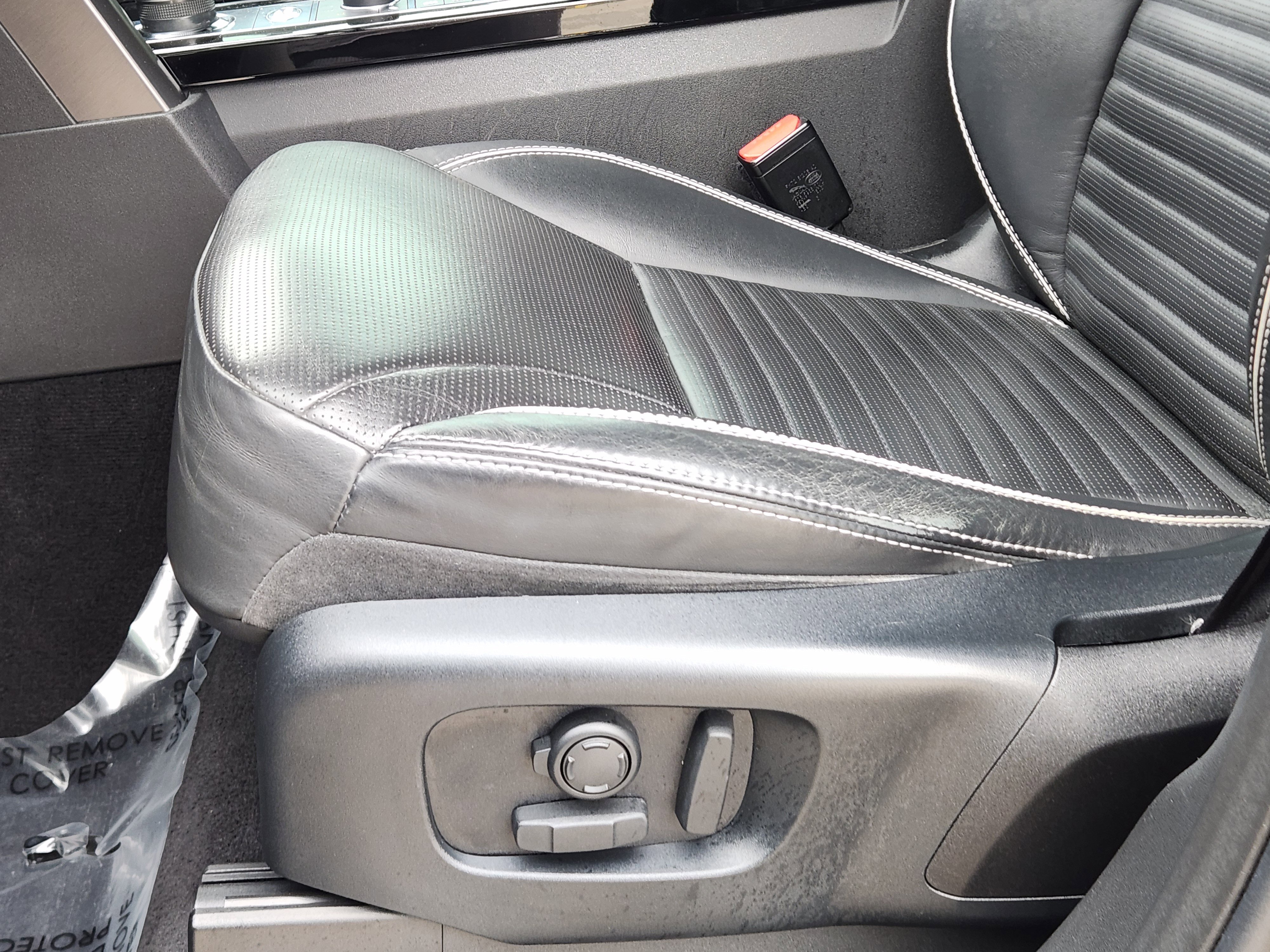 Used 2018 Land Rover Discovery HSE image 19