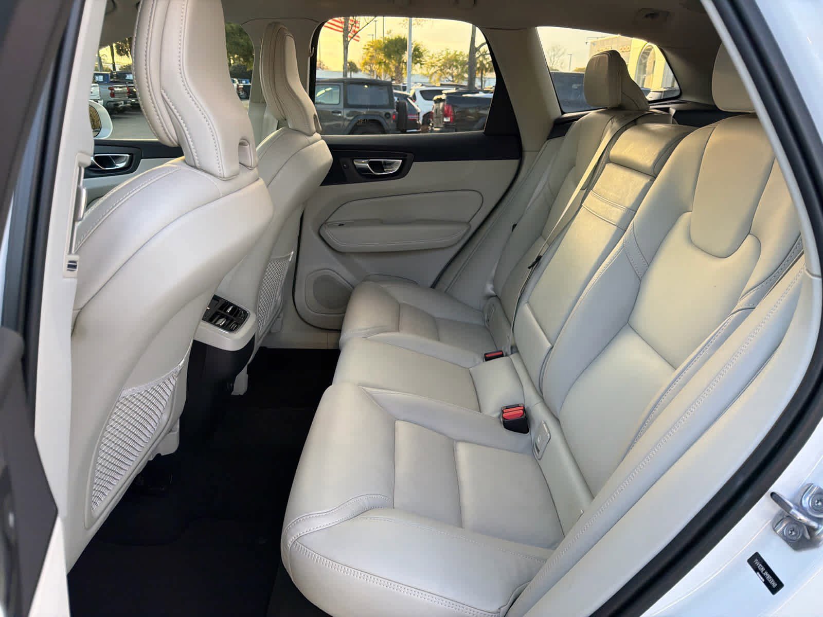 Used 2021 Volvo XC60 T5 Inscription w/ Climate Package image 23