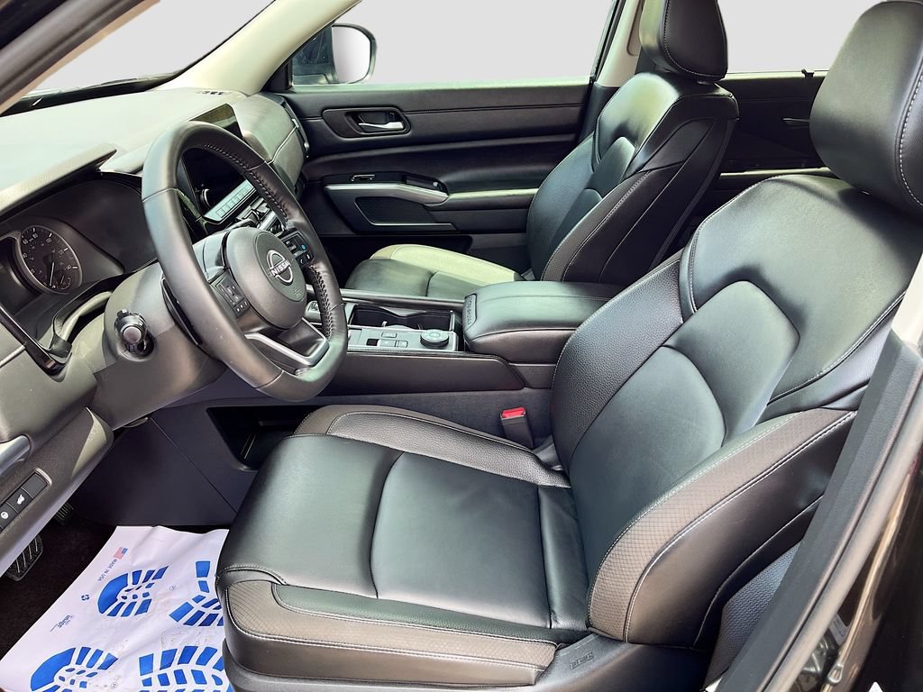 Used 2025 Nissan Pathfinder SL AWD/4WD image 21