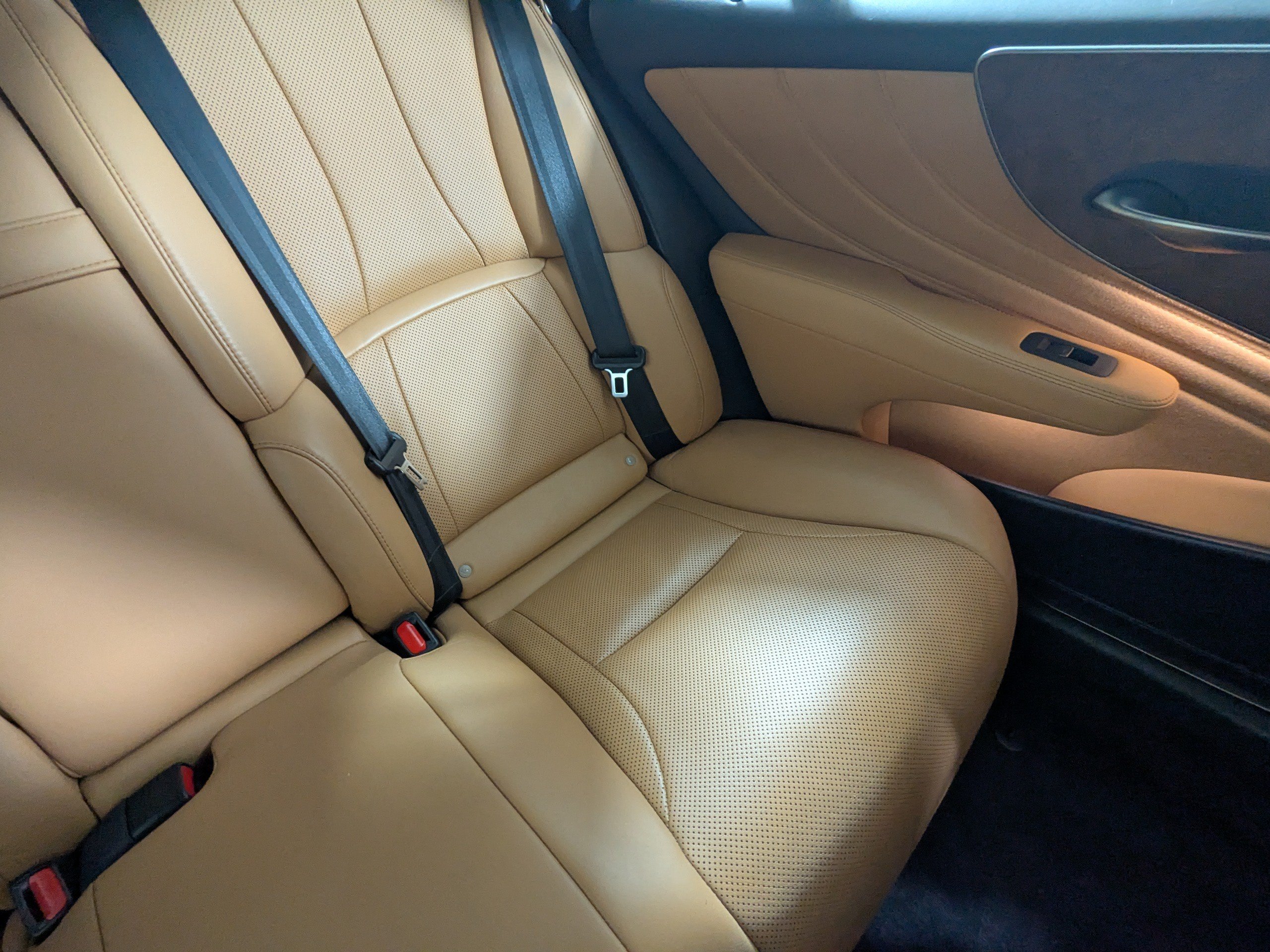 Used 2021 Lexus LS 500 w/ Accessory Package (Z2) RWD image 14
