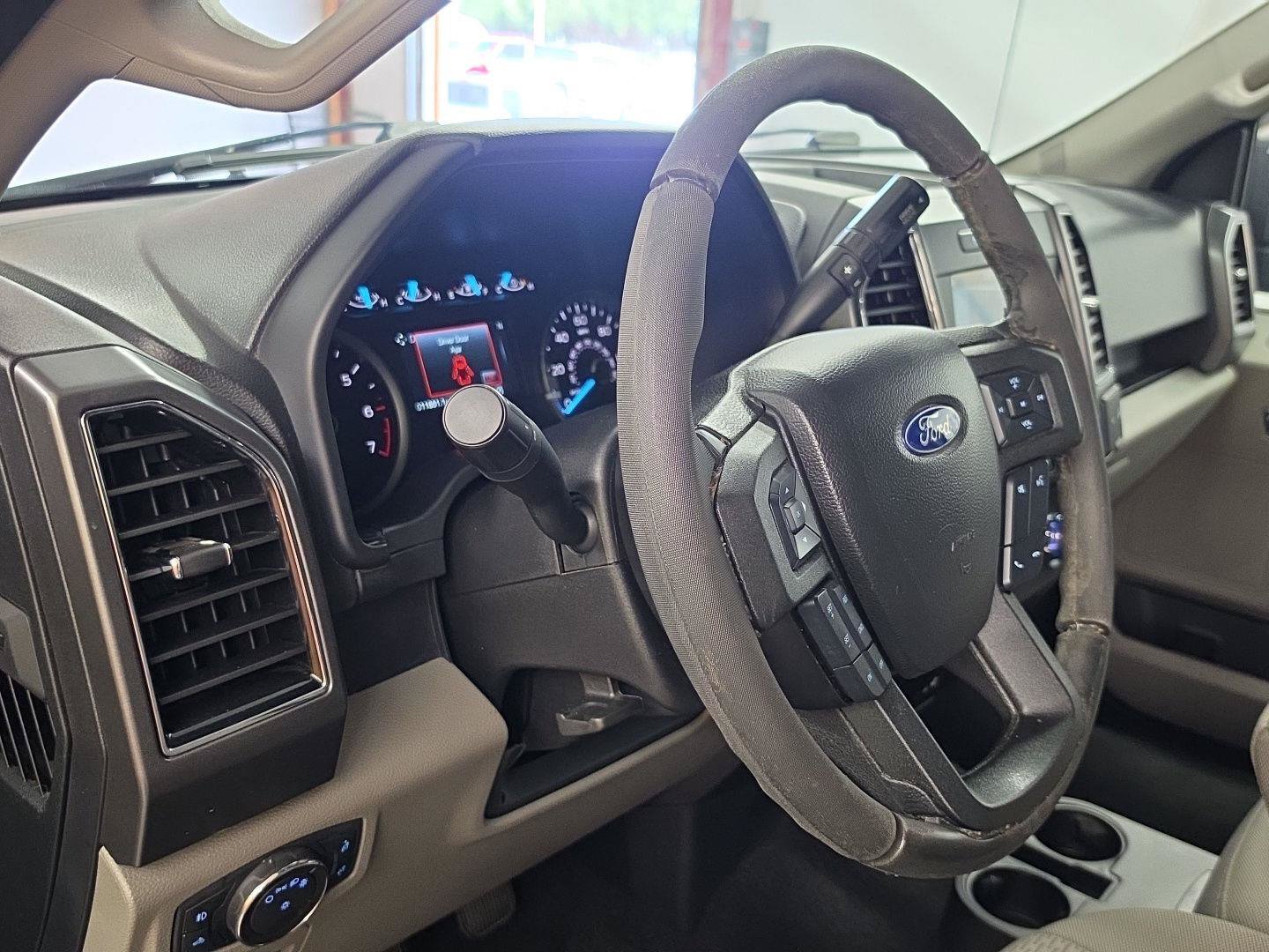 Used 2019 Ford F150 XLT w/ Equipment Group 302A Luxury AWD/4WD image 5