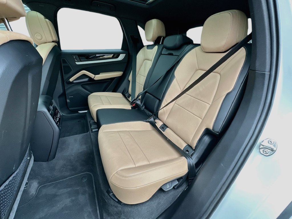 Certified 2026 Porsche Cayenne AWD/4WD image 24