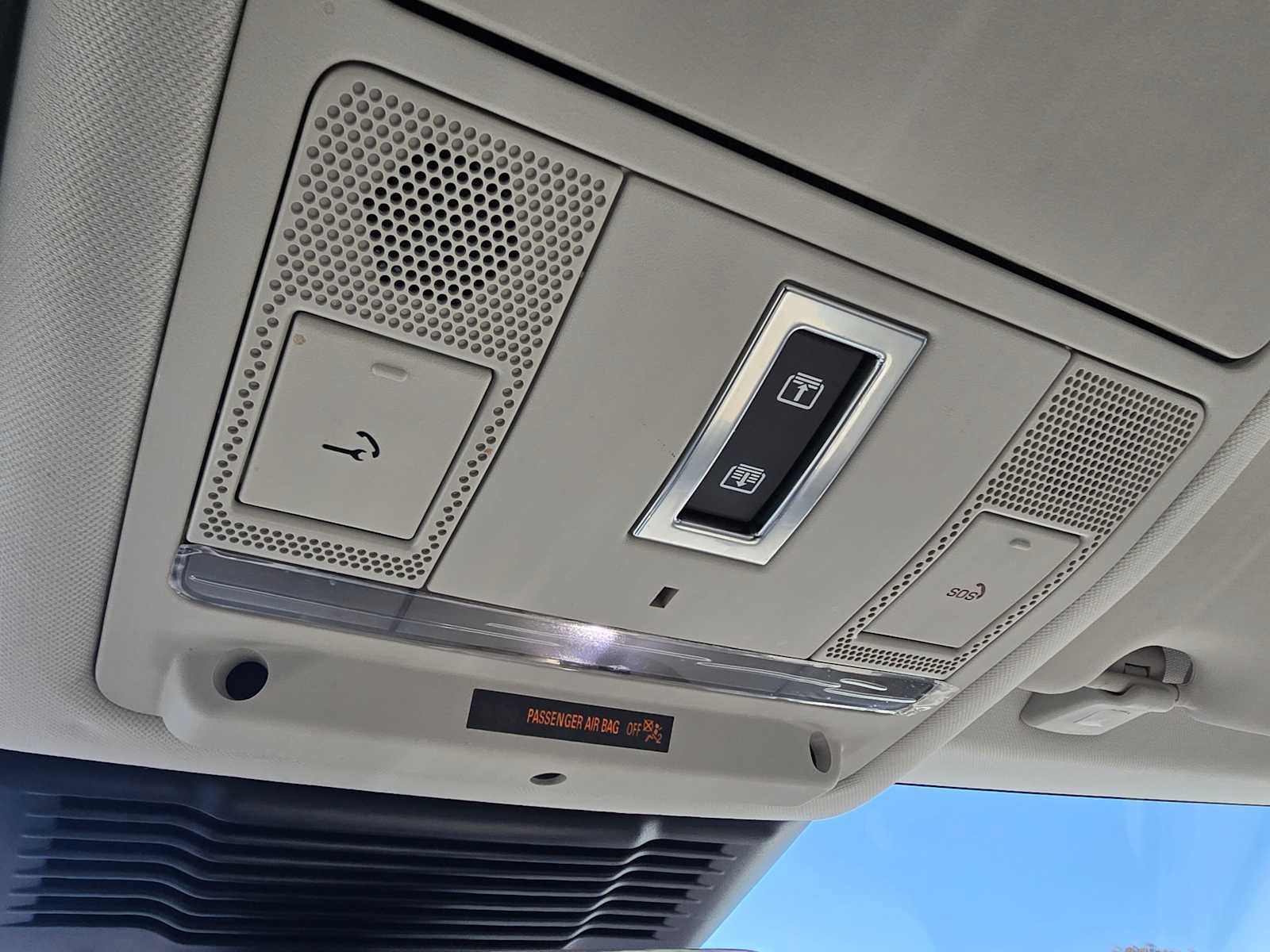 Used 2023 Land Rover Discovery Sport SE image 32