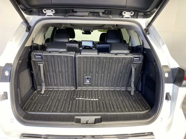 Used 2025 Toyota Highlander Platinum AWD/4WD image 8