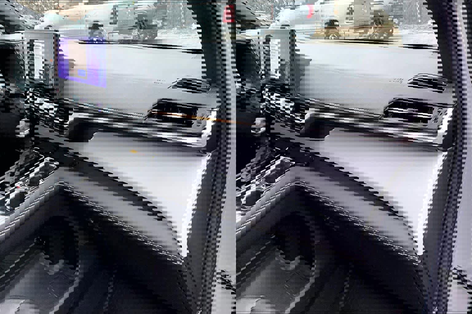 Used 2025 Toyota Sienna XSE w/ XSE Plus Package image 18