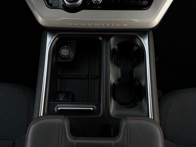 Used 2025 Ford Expedition Active image 29