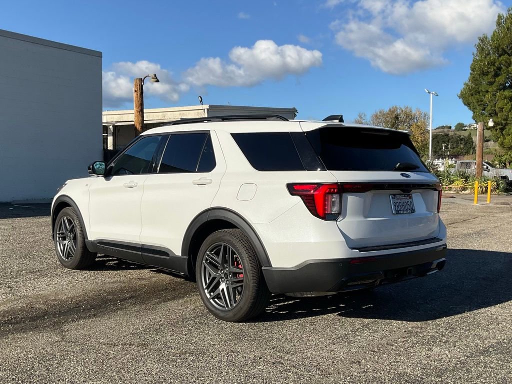 Certified 2025 Ford Explorer ST-Line w/ Premium Package image 4
