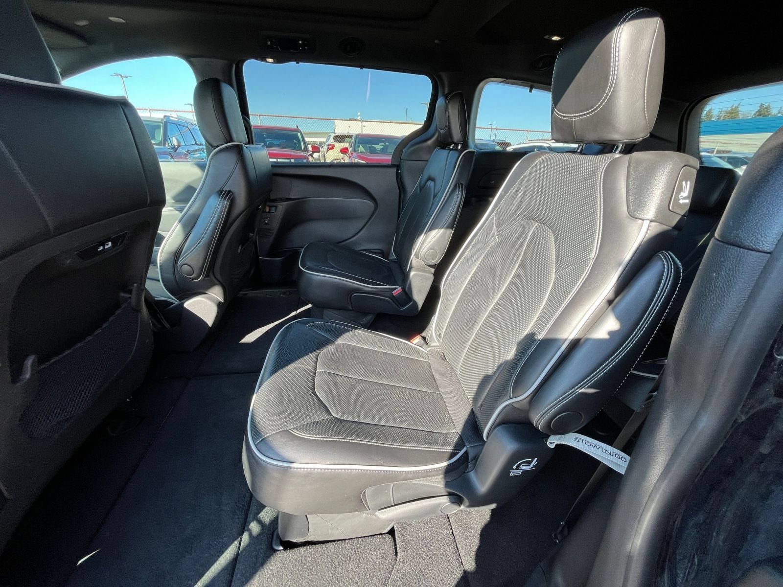 Used 2025 Chrysler Pacifica Limited FWD image 28