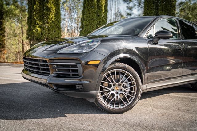 Used 2022 Porsche Cayenne Platinum Edition image 3