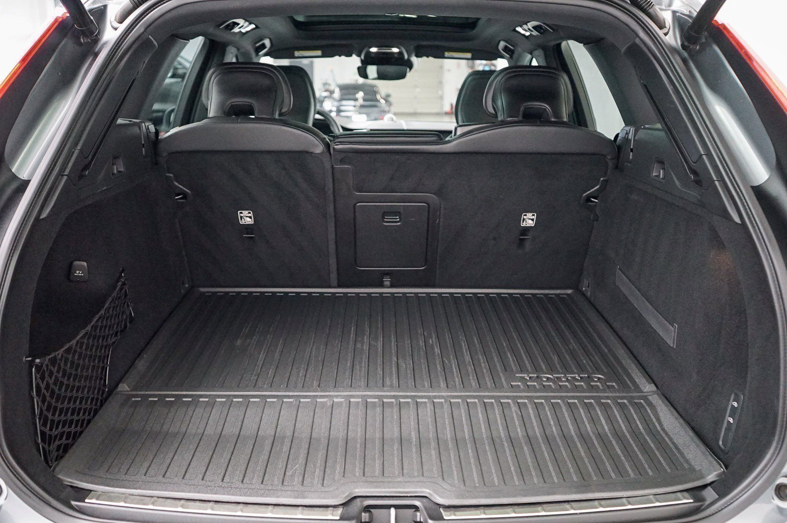 Used 2020 Volvo XC60 T8 Inscription w/ Protection Package Premier image 35