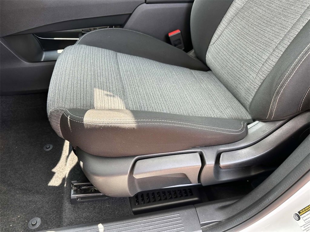 Used 2022 Nissan Rogue S image 27