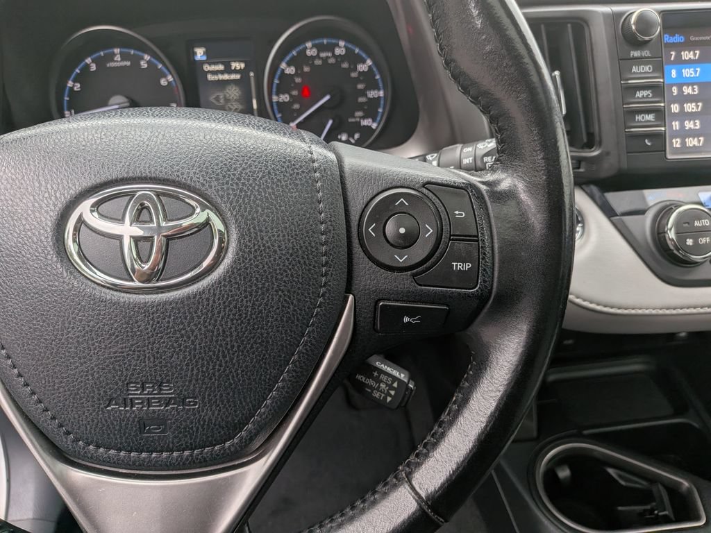 Used 2018 Toyota RAV4 XLE FWD image 4