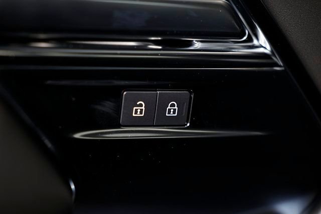 New 2025 Land Rover Range Rover Long Wheelbase SE AWD/4WD image 18