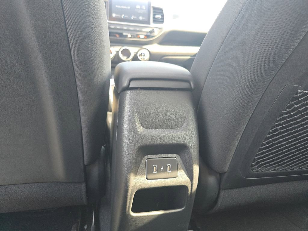 Used 2025 Hyundai Venue SEL FWD image 24