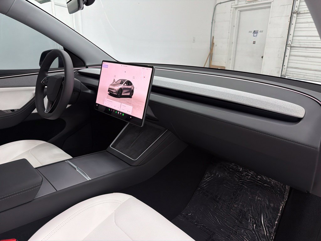 Used 2026 Tesla Model Y 2WD image 31
