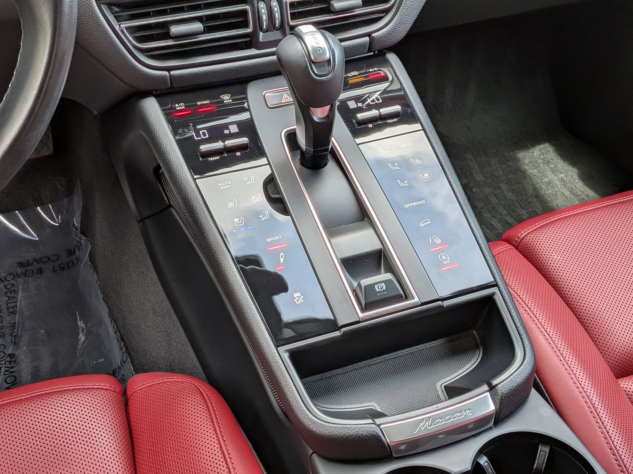 Certified 2024 Porsche Macan S AWD/4WD image 18