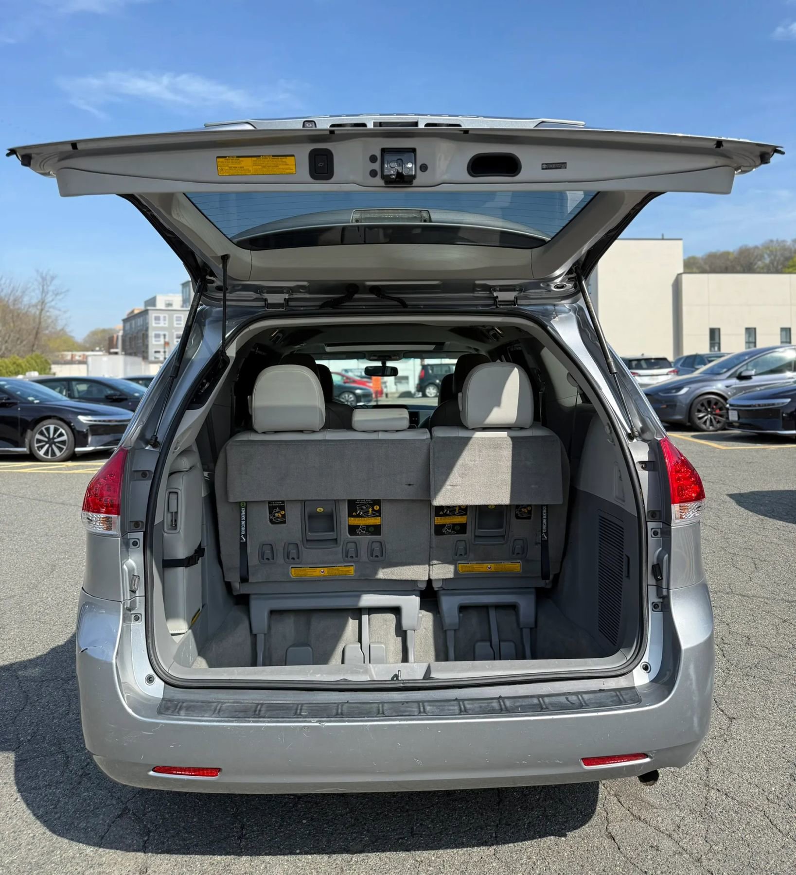 Used 2012 Toyota Sienna XLE FWD image 10