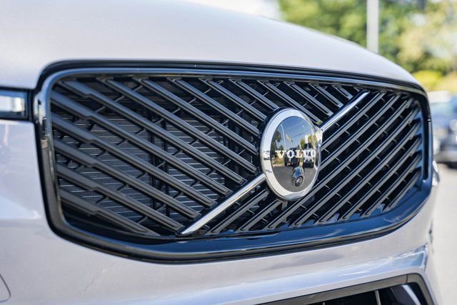 Used 2026 Volvo XC60 B5 Plus w/ Protection Package Premier AWD/4WD image 11