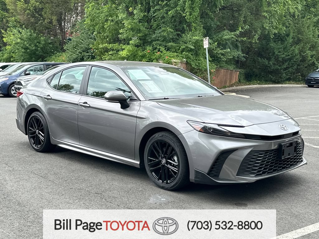 Used 2025 Toyota Camry SE FWD image 1