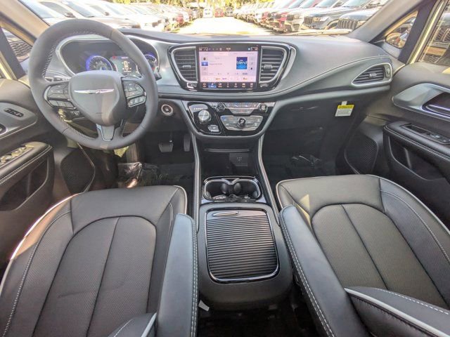 New 2026 Chrysler Pacifica Limited w/ S Appearance Package FWD image 14