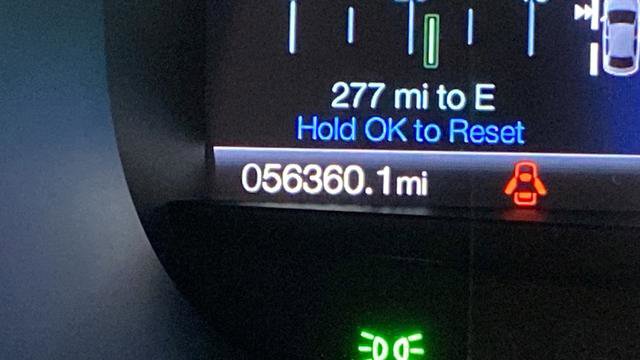 Used 2021 Ford Edge Titanium w/ Class II Trailer Tow Package image 10