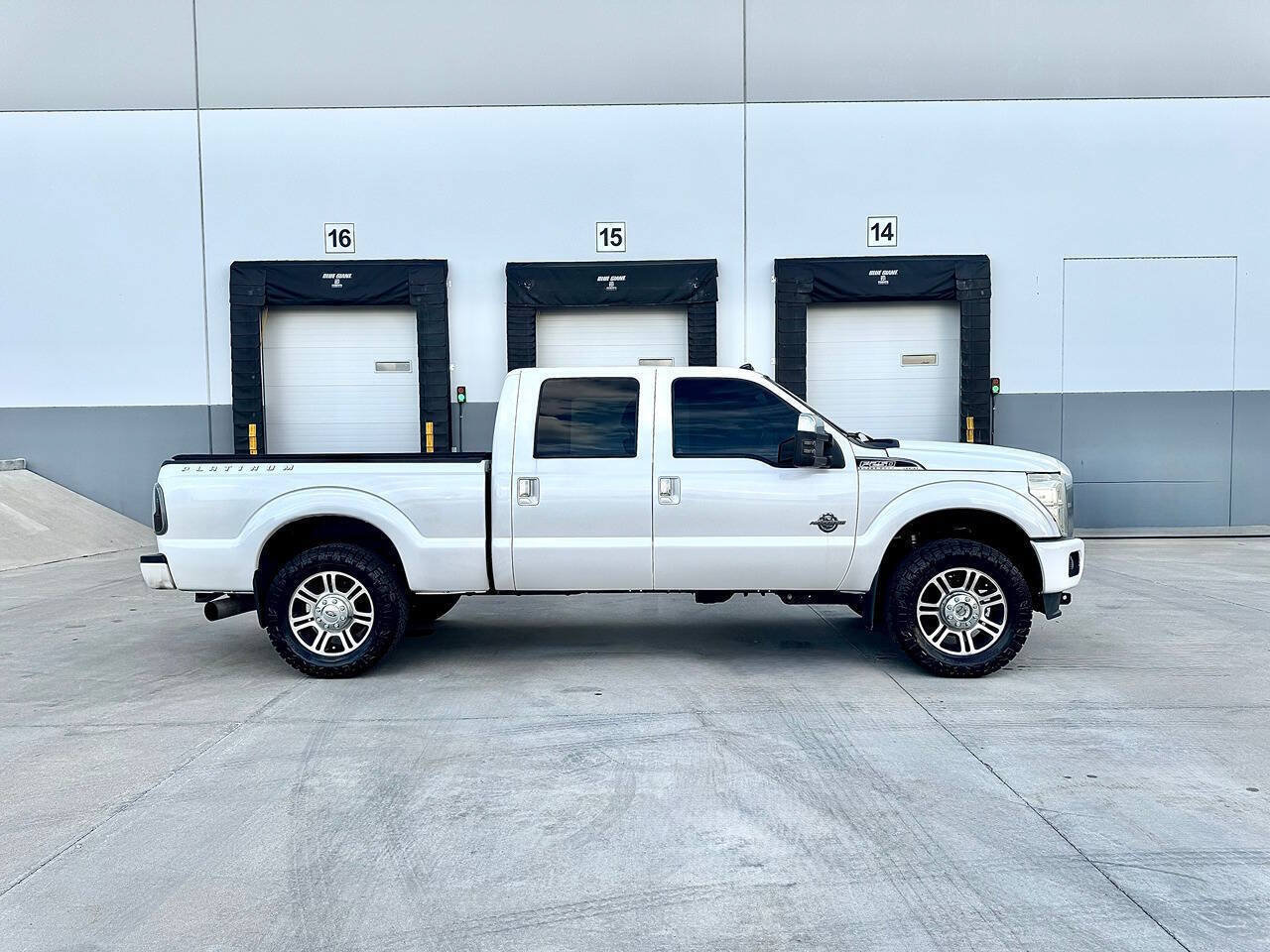 Used 2016 Ford F250 Platinum w/ Platinum Package AWD/4WD image 23
