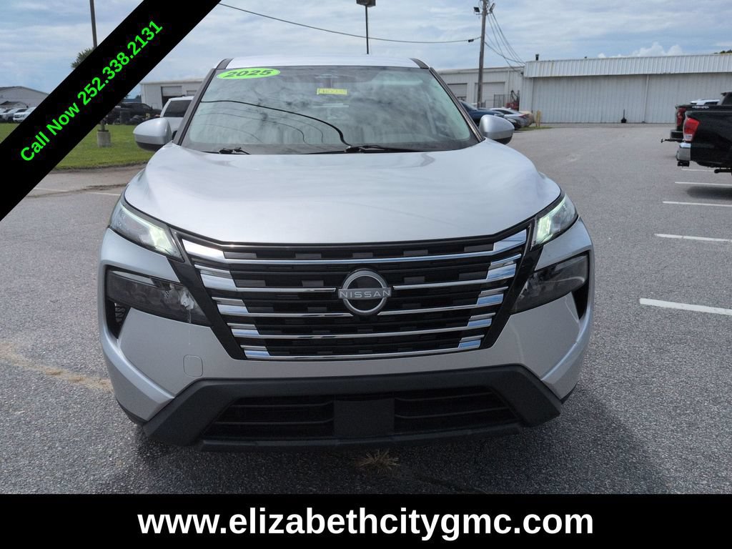 Used 2025 Nissan Rogue SV FWD image 4