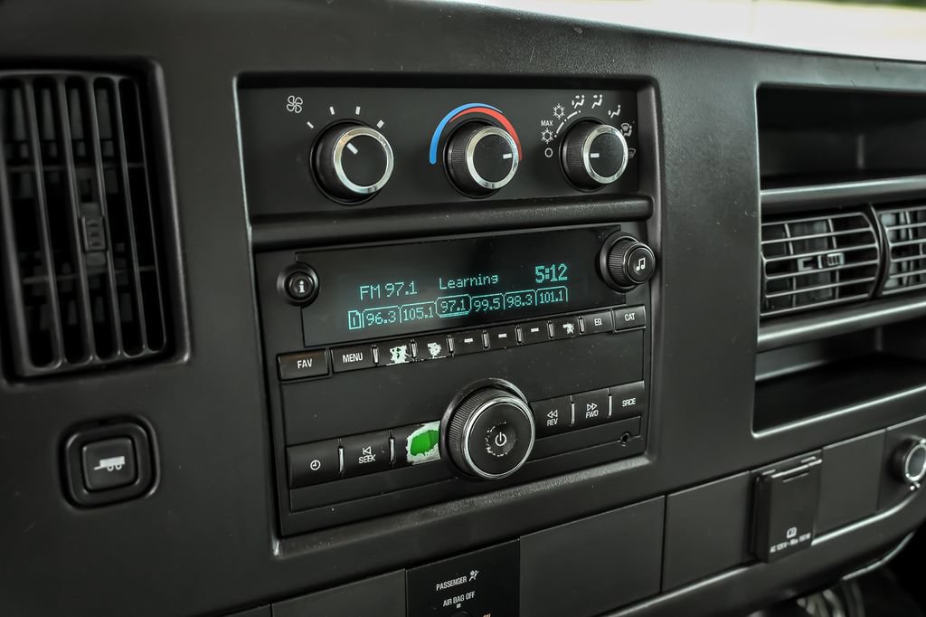 Used 2015 Chevrolet Express 4500 RWD image 18