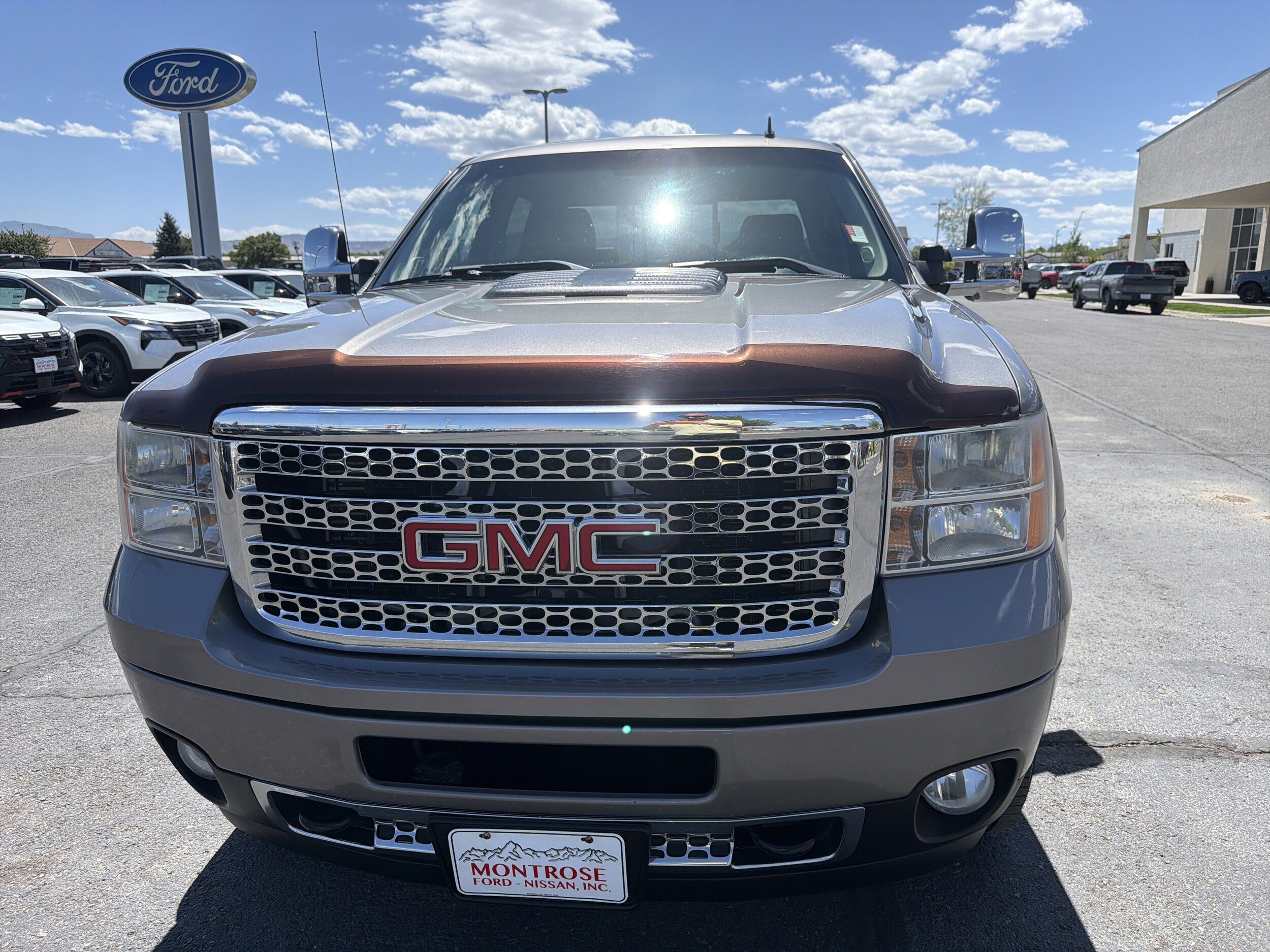 Used 2013 GMC Sierra 2500 Denali w/ Suspension Package, Off-Road AWD/4WD image 2