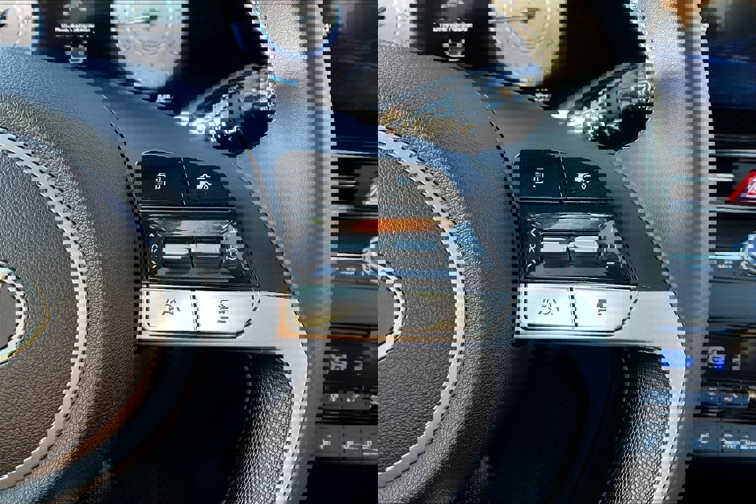 Used 2025 Hyundai Elantra SEL image 13