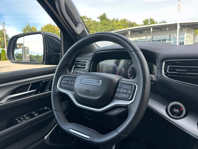 Used 2025 Jeep Wagoneer 4WD w/ Premium Group I image 37