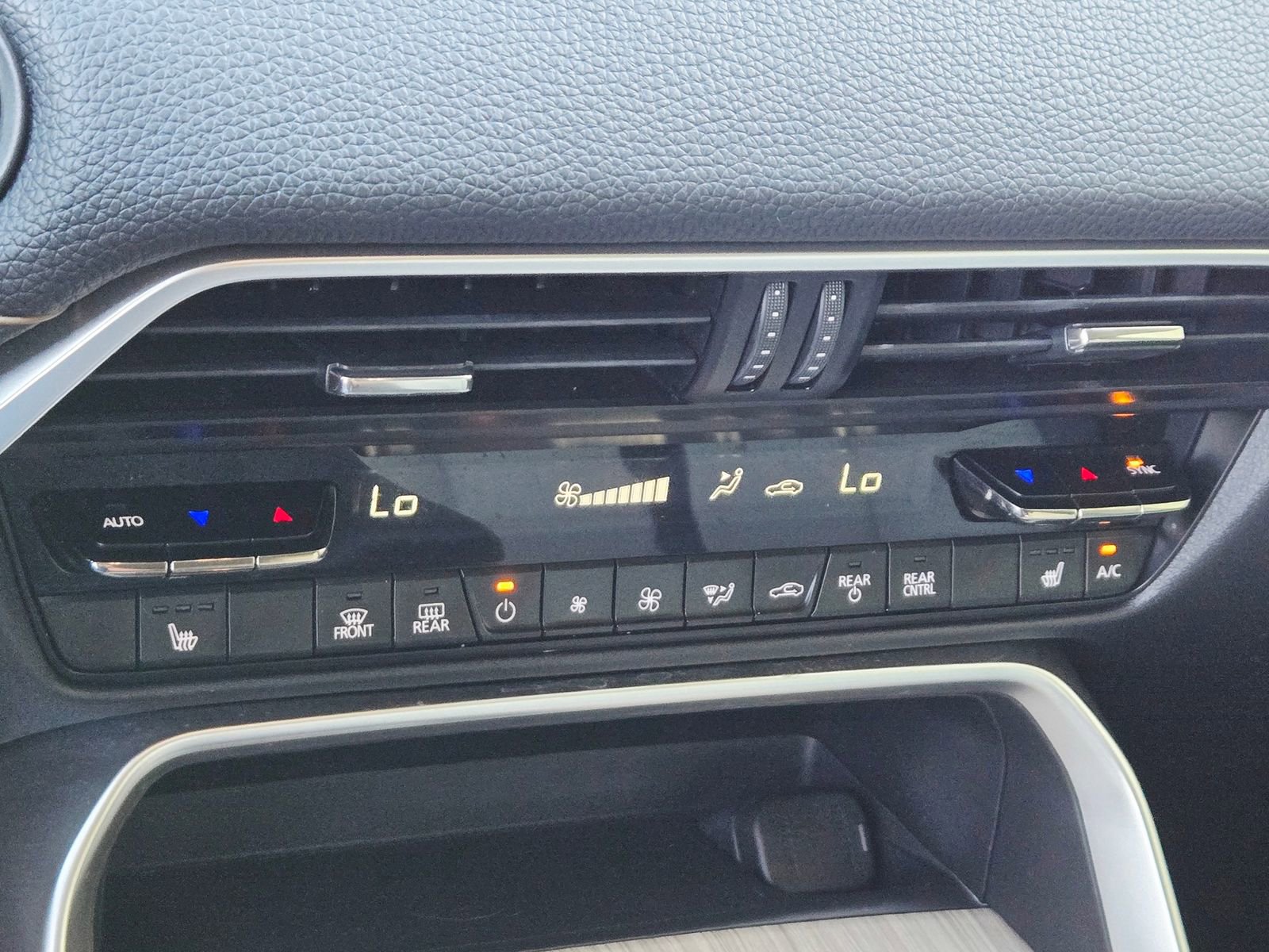 Certified 2024 MAZDA CX-90 3.3 Turbo w/ Premium Package image 17