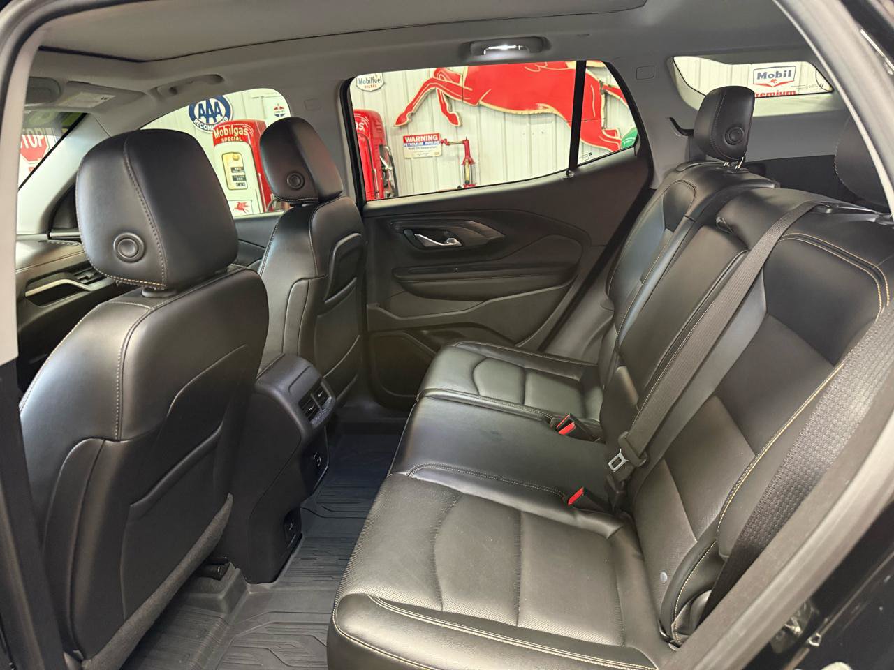 Used 2018 GMC Terrain SLT w/ Preferred Package FWD image 17