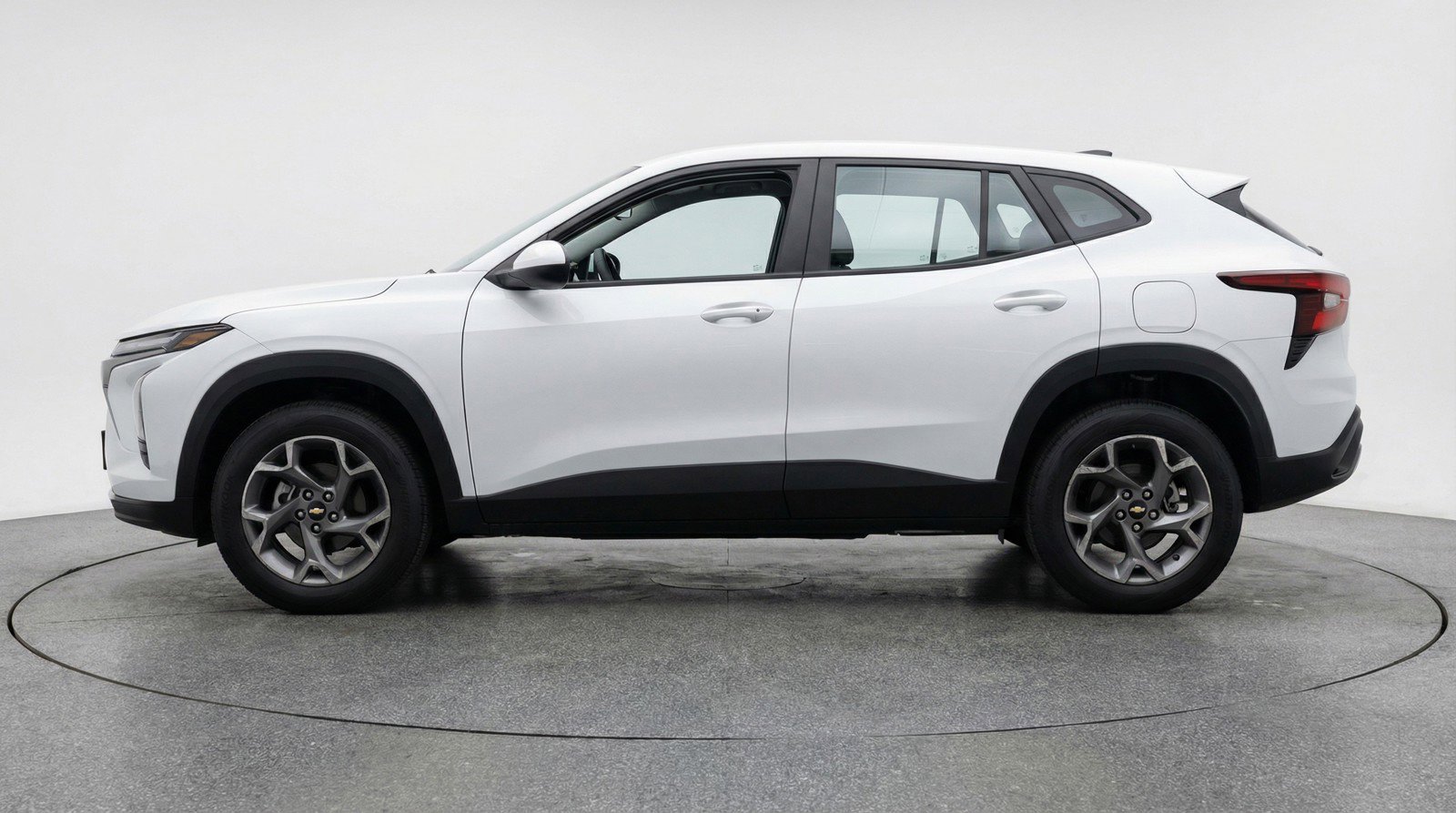 Used 2025 Chevrolet Trax LT FWD image 5