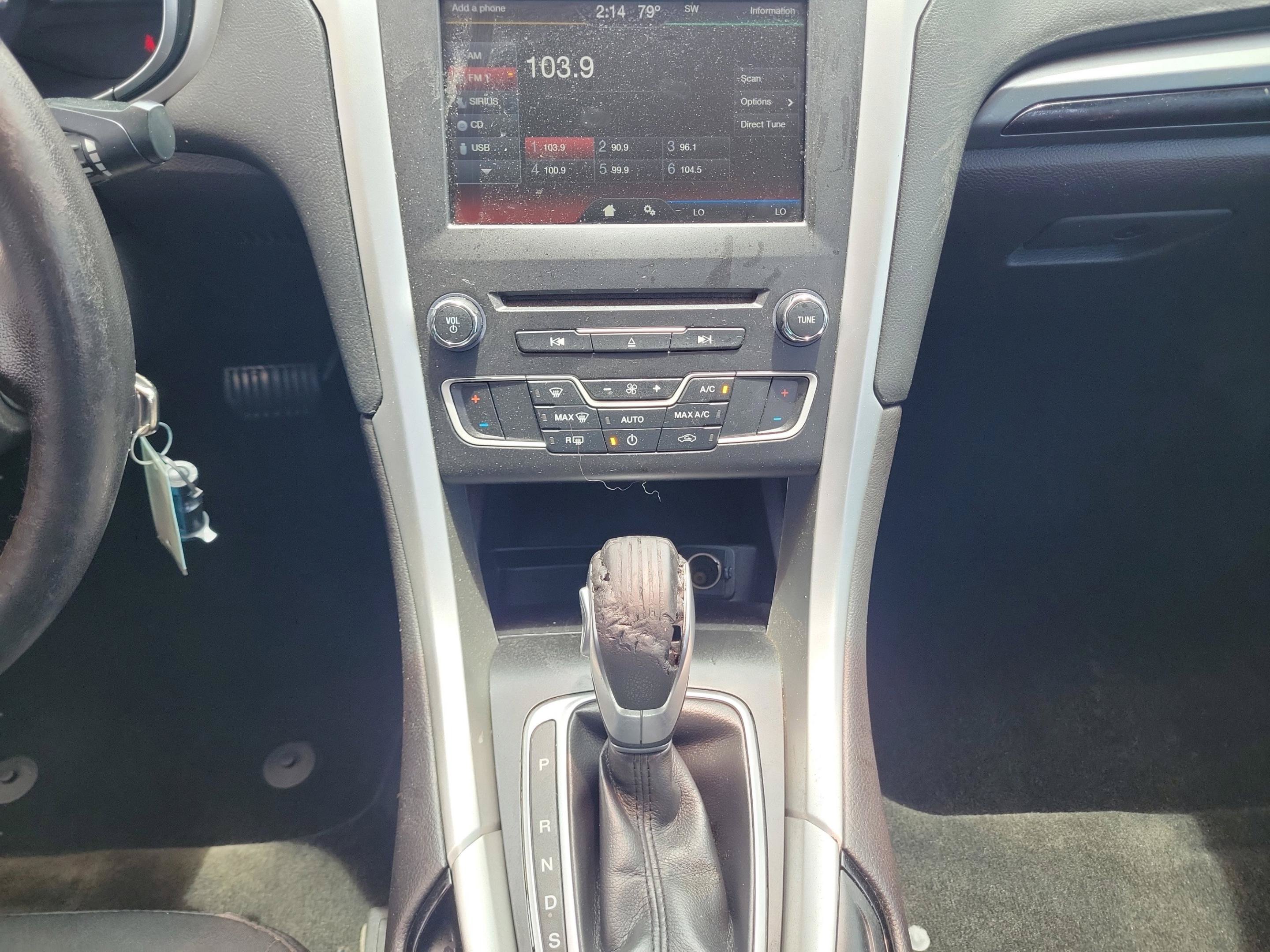 Used 2016 Ford Fusion SE FWD image 14