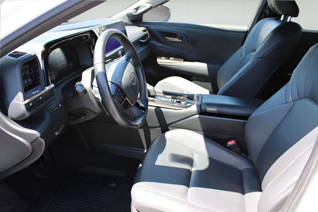 Used 2024 Toyota Crown Platinum AWD/4WD image 9