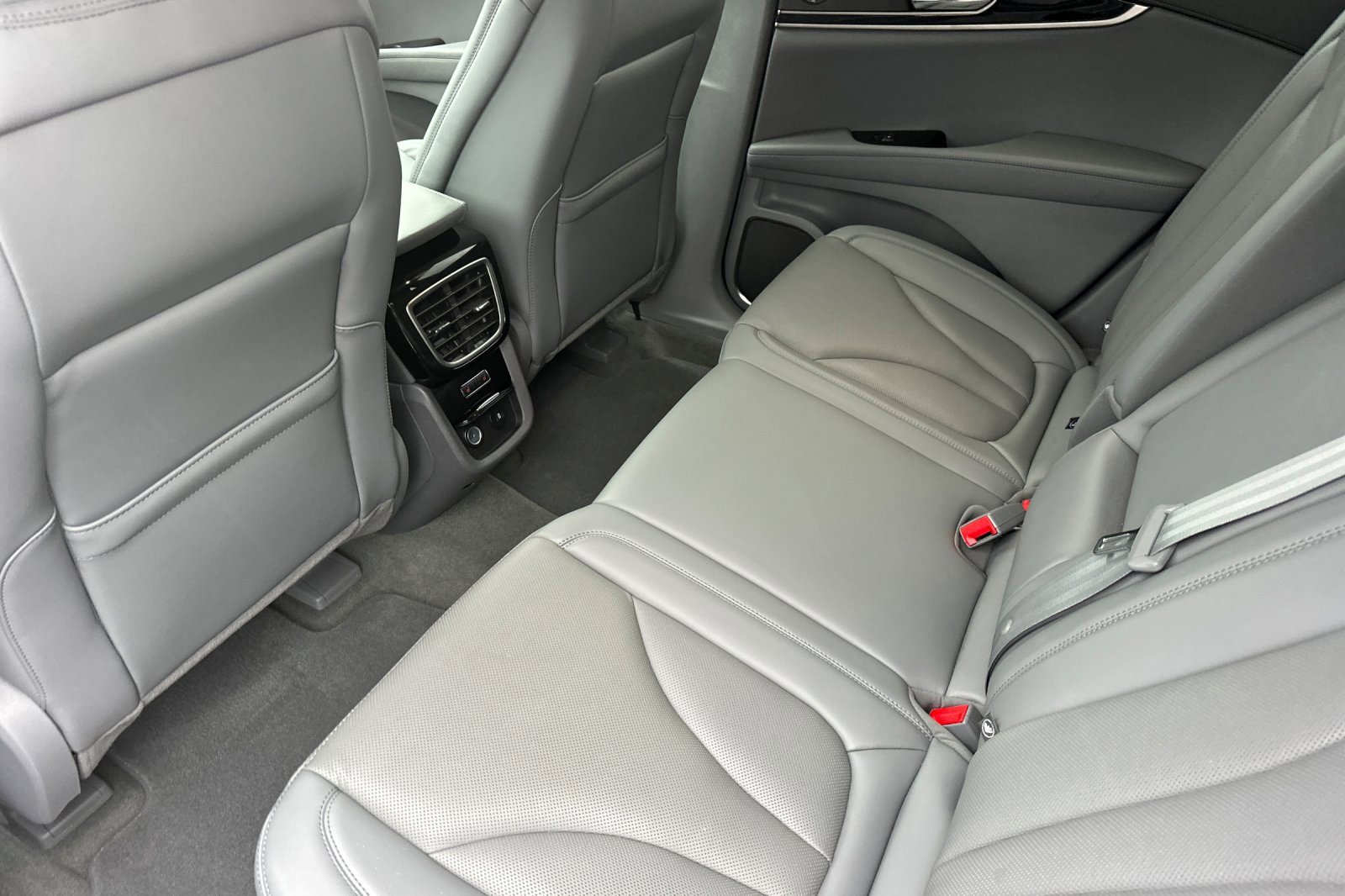 Used 2023 Lincoln Nautilus Reserve w/ Equipment Group 201A image 12