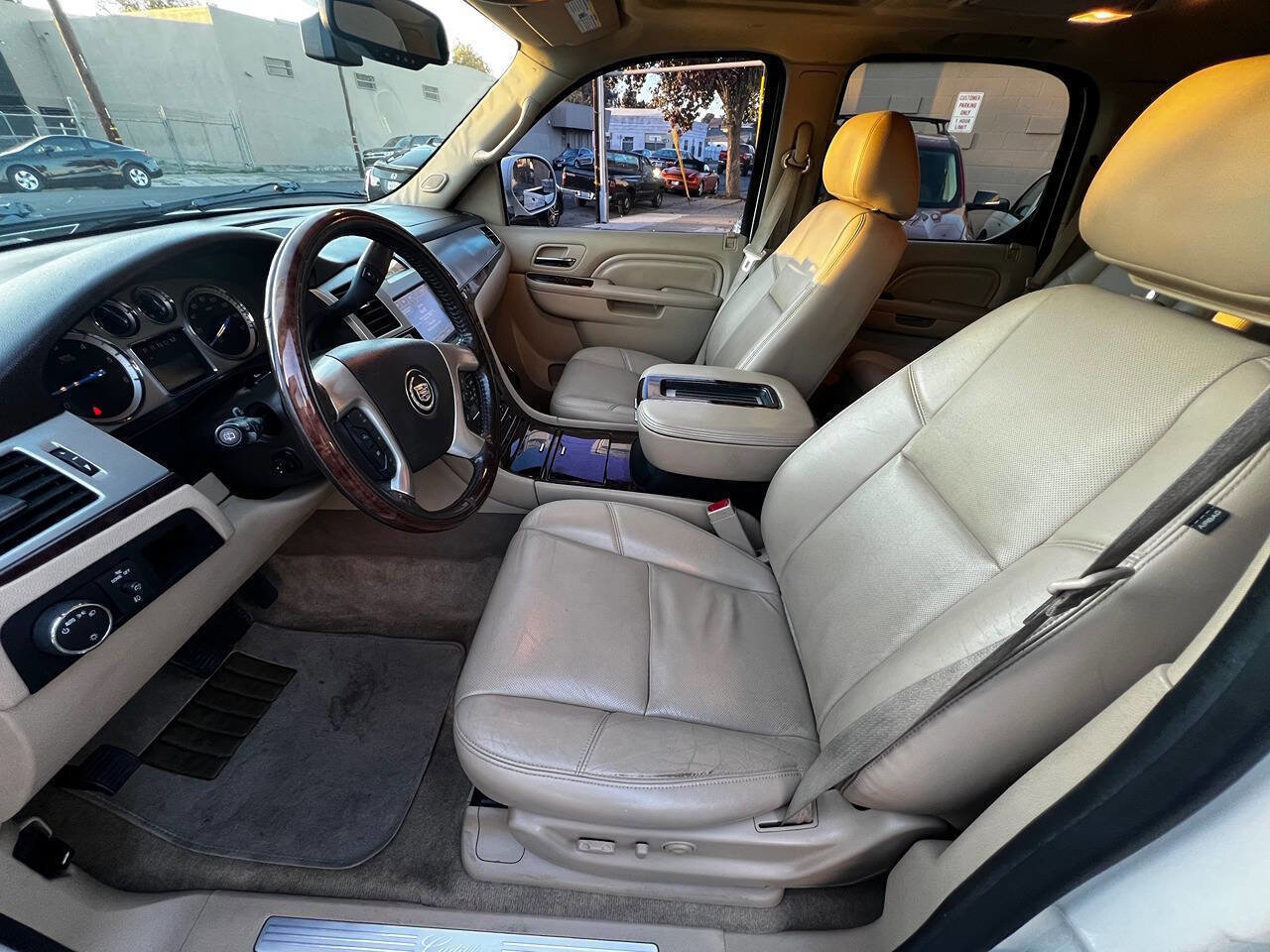 Used 2014 Cadillac Escalade Premium image 13