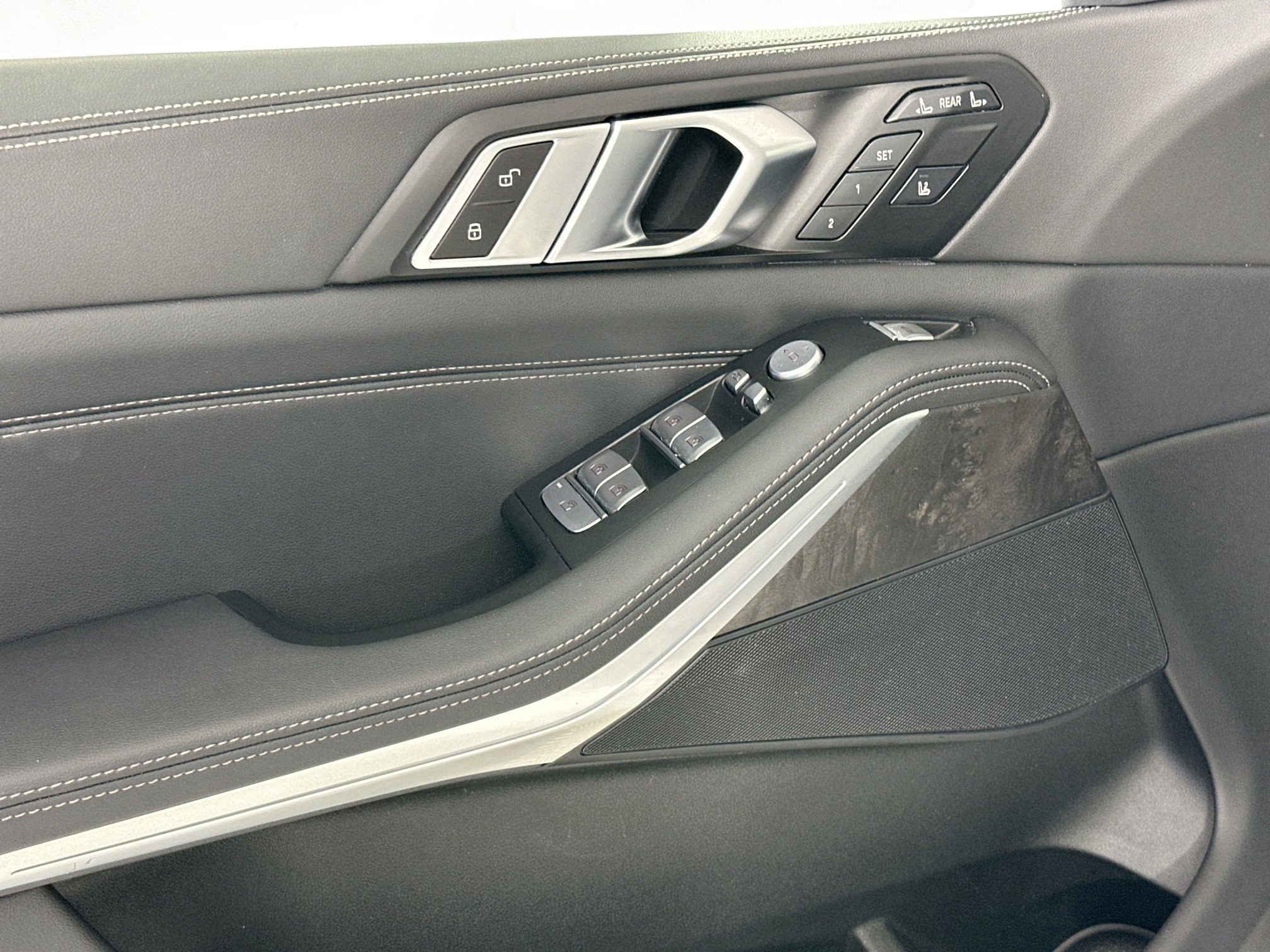 Used 2024 BMW X7 xDrive40i image 16