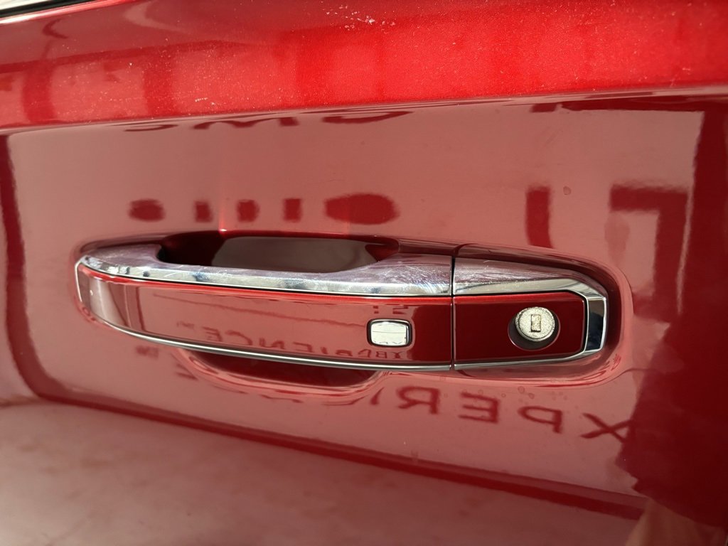 Used 2025 Chevrolet Tahoe Premier image 3