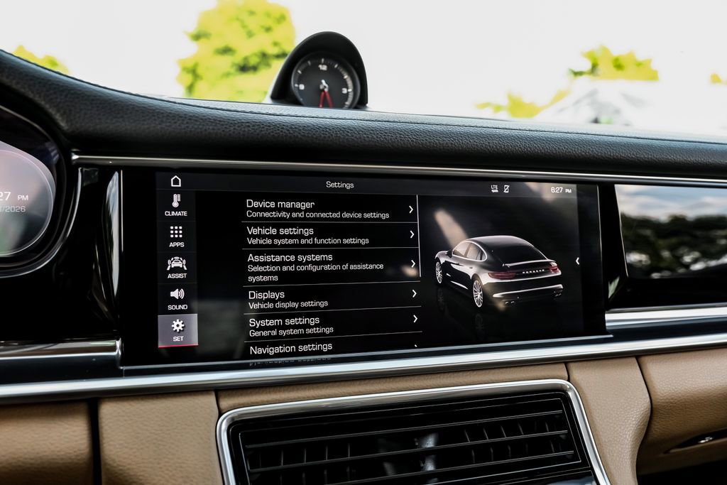 Used 2018 Porsche Panamera 4 AWD/4WD image 31