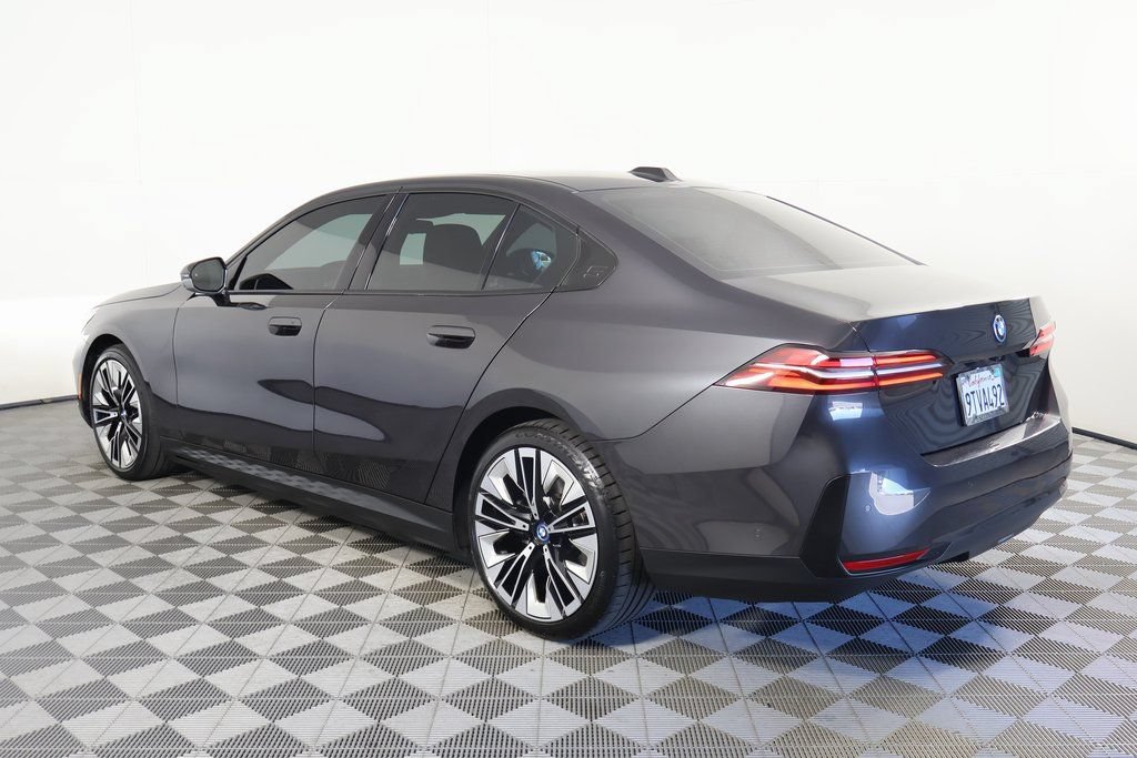 Used 2025 BMW i5 xDrive40 w/ Premium Package AWD/4WD image 6