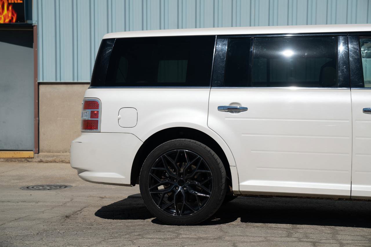 Used 2011 Ford Flex Limited w/ Rapid Spec Order Code image 12