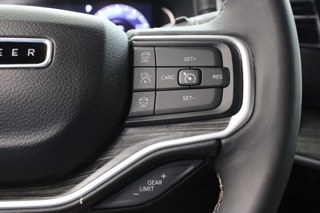 Used 2024 Jeep Wagoneer L Series II image 29