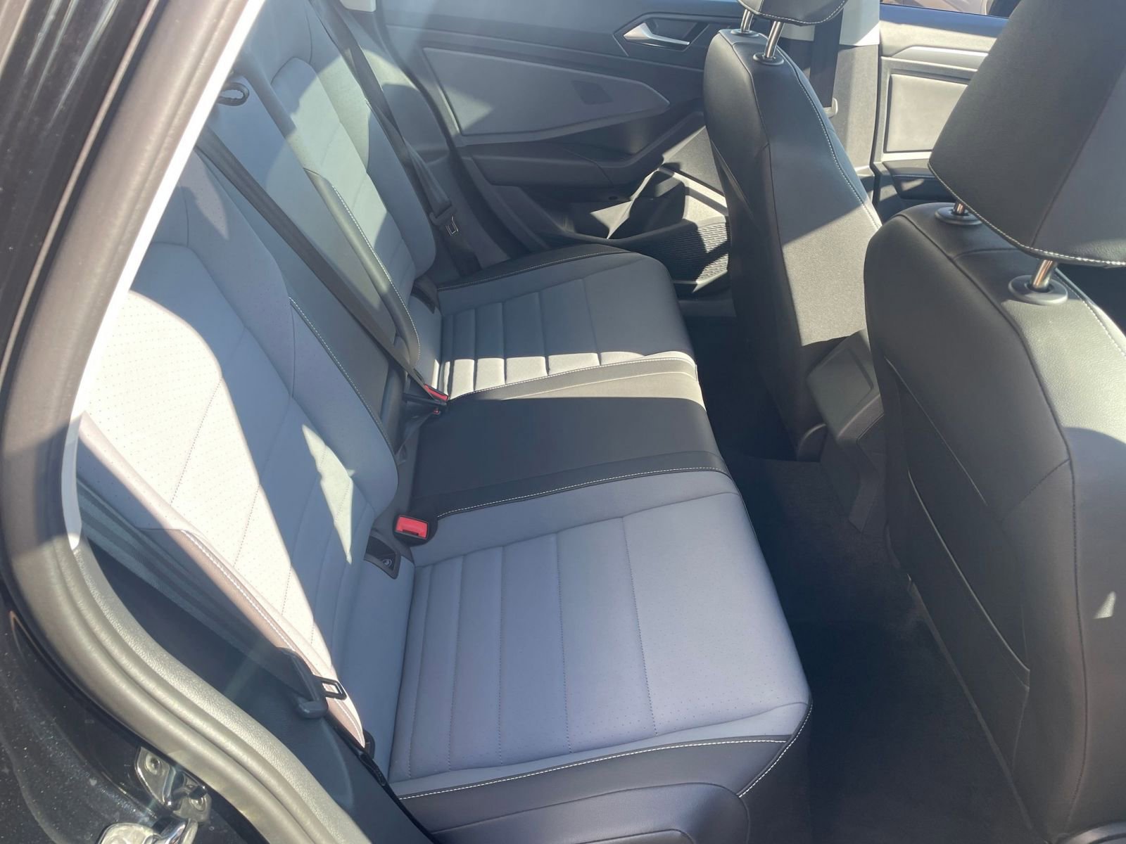 Used 2025 Volkswagen Jetta SE image 39